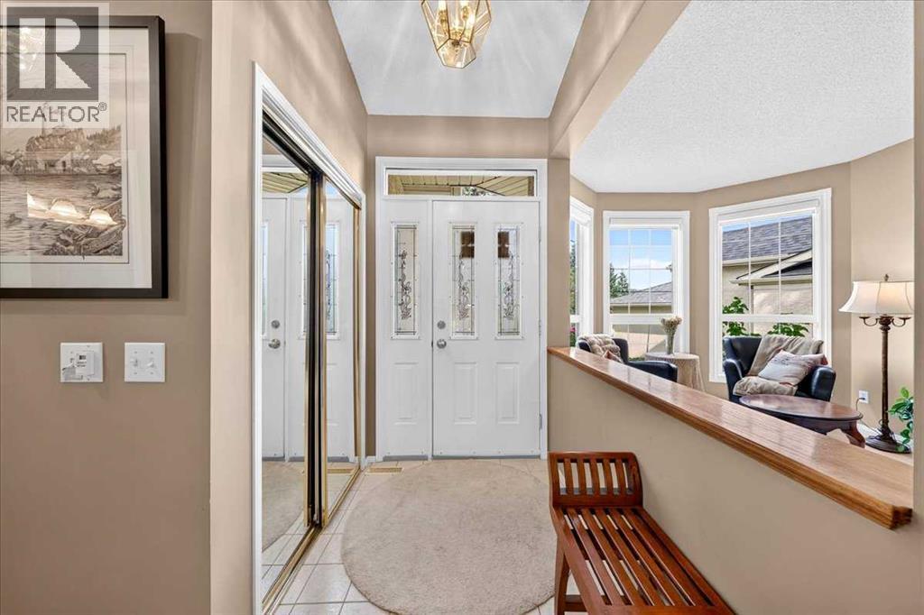 95 Sunlake Close SE photo 2