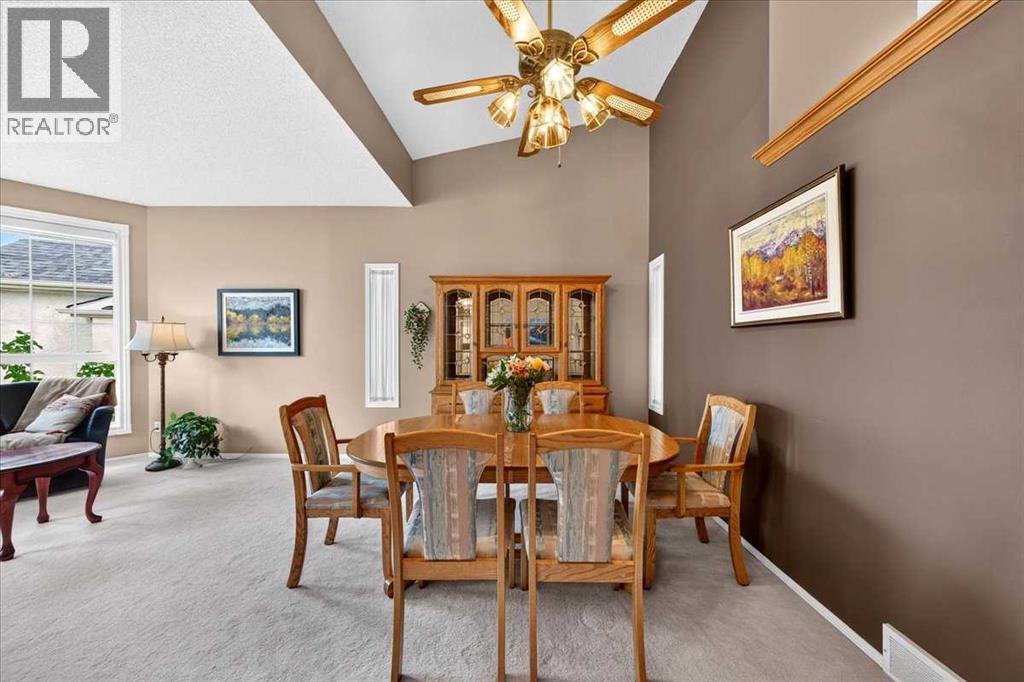 95 Sunlake Close SE photo 4