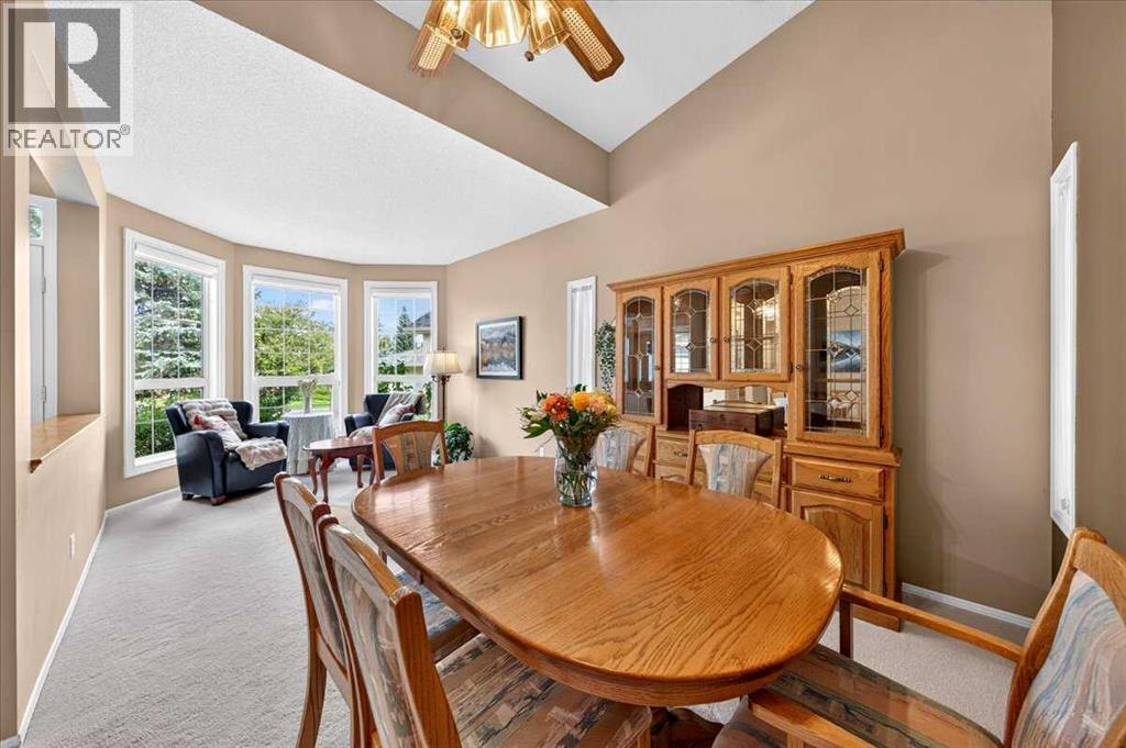 95 Sunlake Close SE photo 5