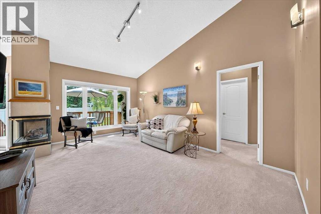 95 Sunlake Close SE photo 9