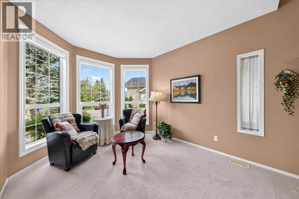 95 Sunlake Close SE photo 6