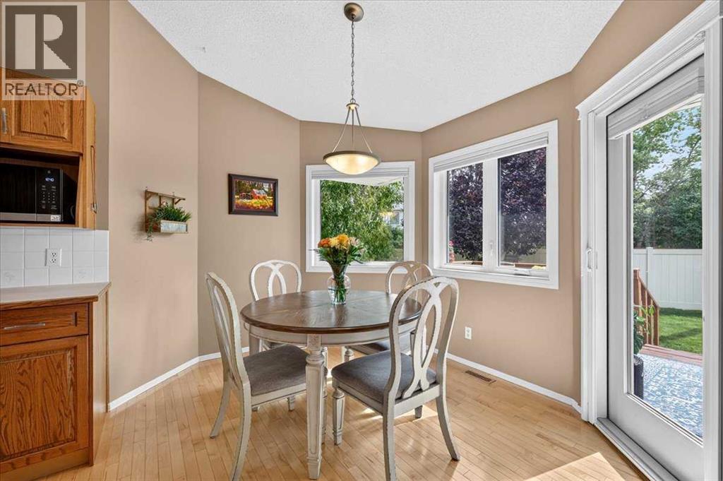 95 Sunlake Close SE photo 12