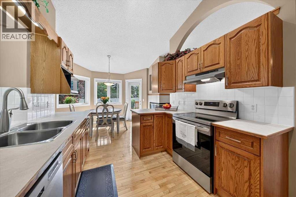 95 Sunlake Close SE photo 10