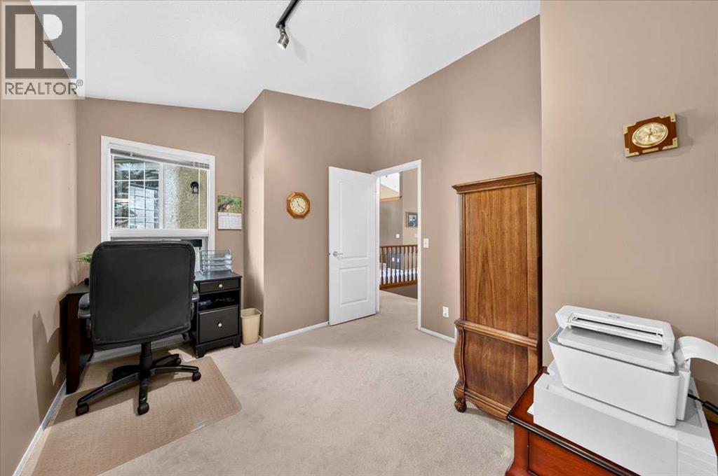 95 Sunlake Close SE photo 17