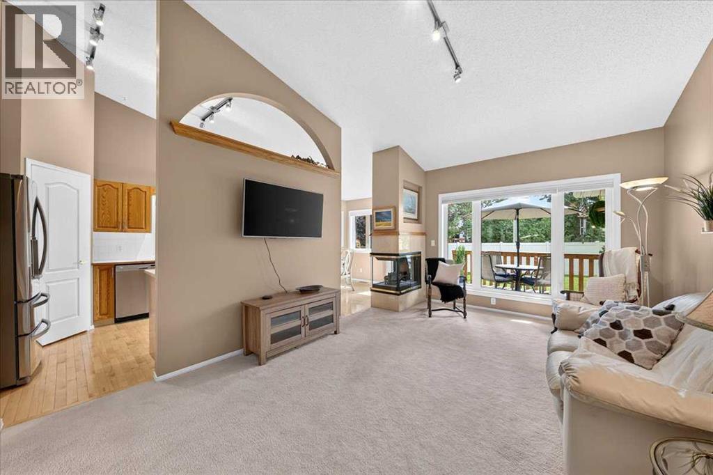 95 Sunlake Close SE photo 8