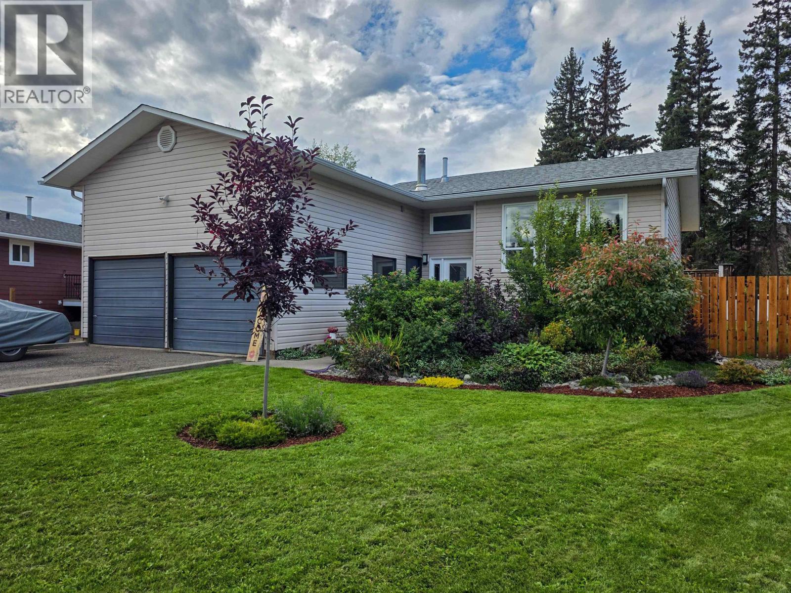 2325 Omineca Place, Houston, British Columbia V0J 1Z2 - Photo 2 - R3118749