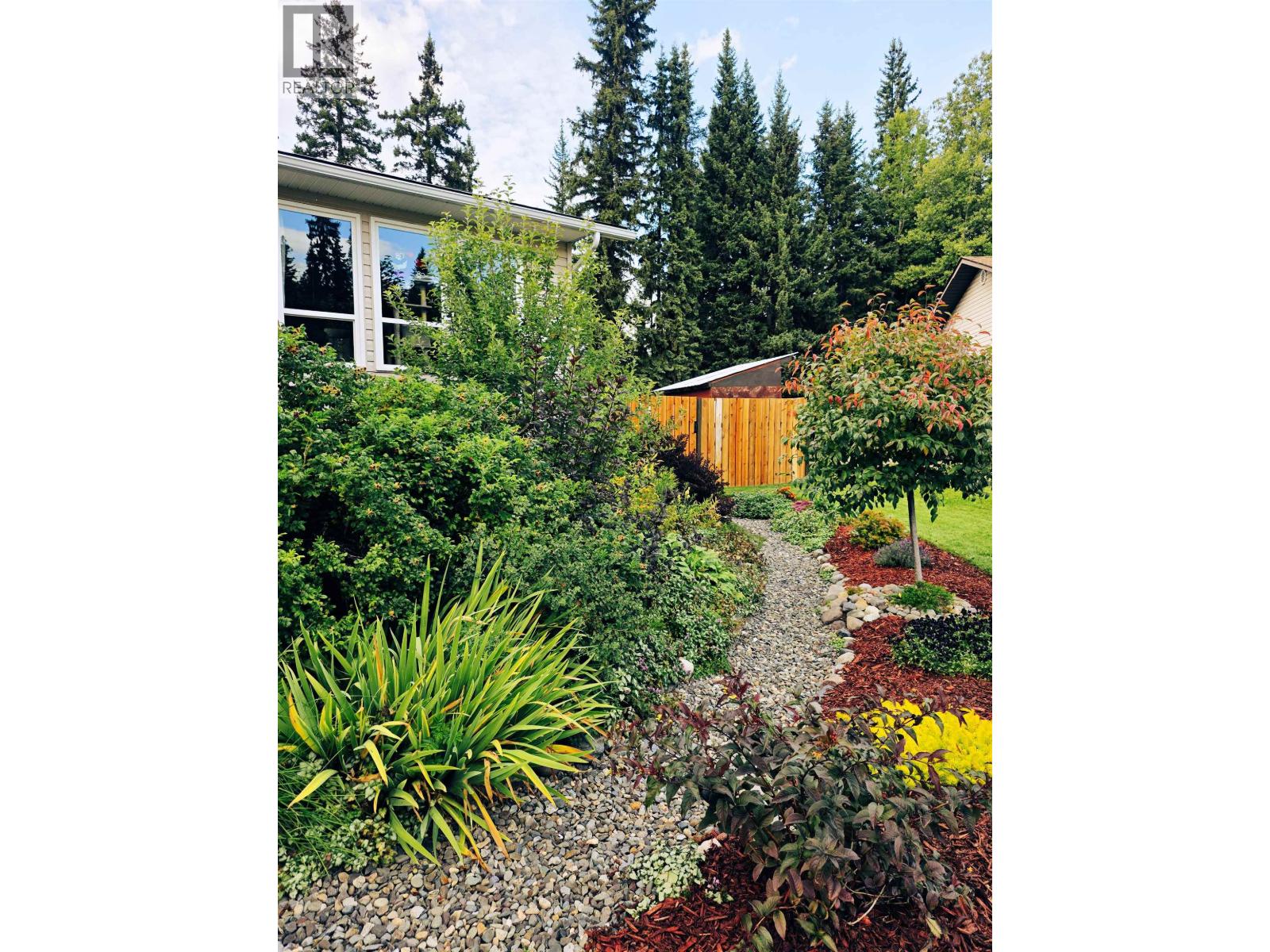 2325 Omineca Place, Houston, British Columbia V0J 1Z2 - Photo 4 - R3118749