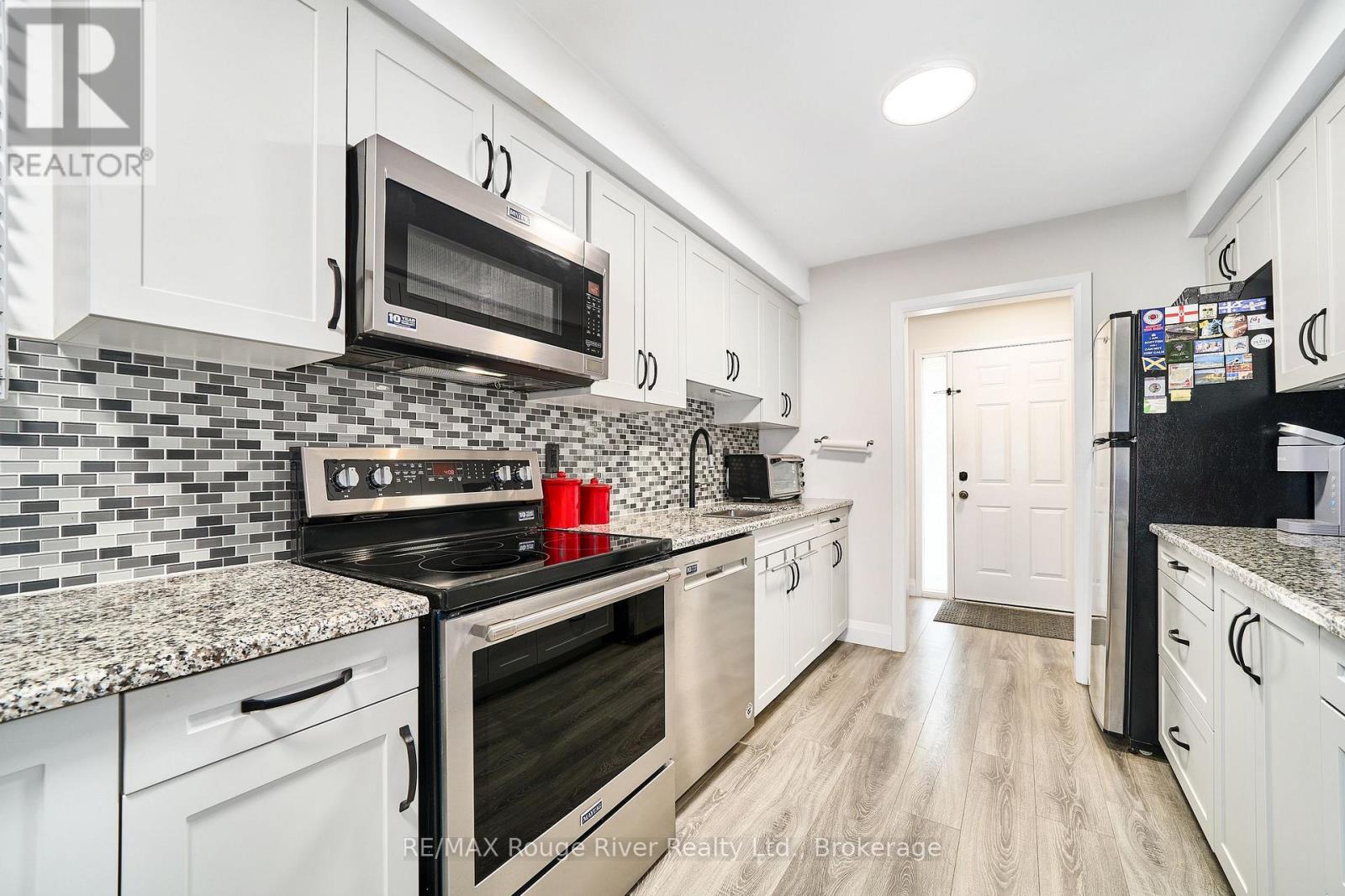 607 Foxrun Court, Oshawa (Pinecrest), Ontario  L1K 1N9 - Photo 15 - E13794262