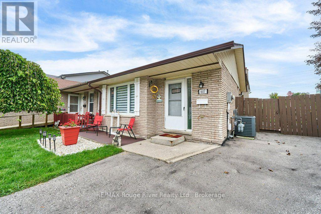 607 Foxrun Court, Oshawa (Pinecrest), Ontario  L1K 1N9 - Photo 2 - E13794262
