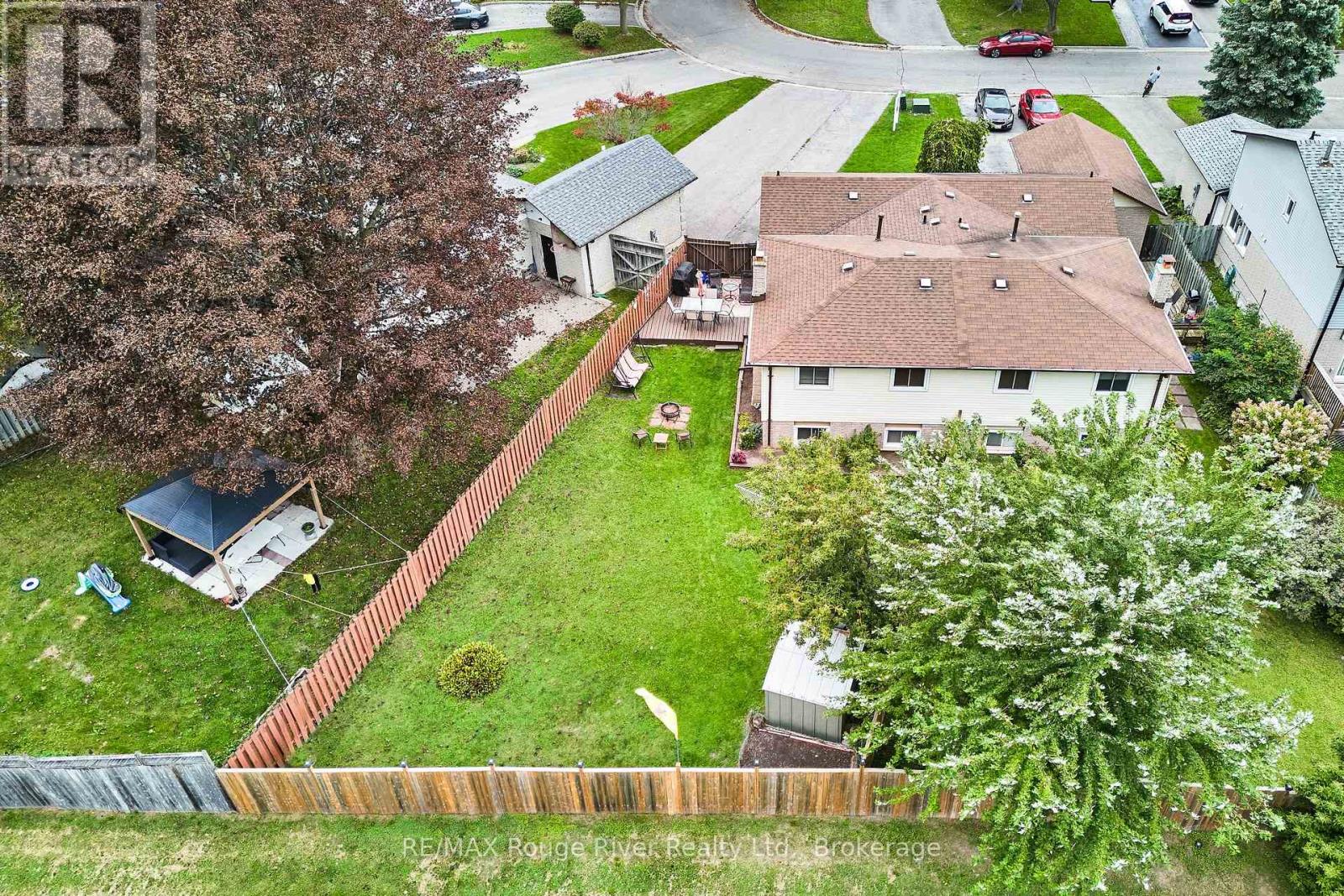607 Foxrun Court, Oshawa (Pinecrest), Ontario  L1K 1N9 - Photo 6 - E13794262
