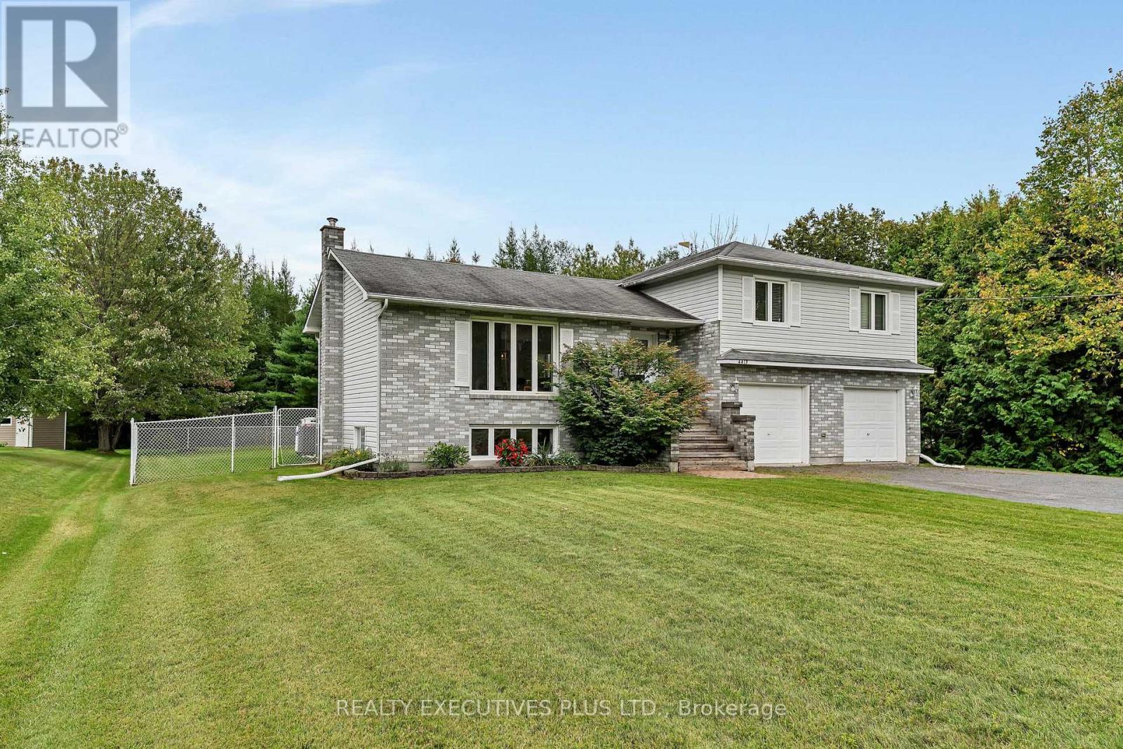 4413 Champlain Street, Clarence-Rockland, Ontario  K0A 1E0 - Photo 2 - X13794308