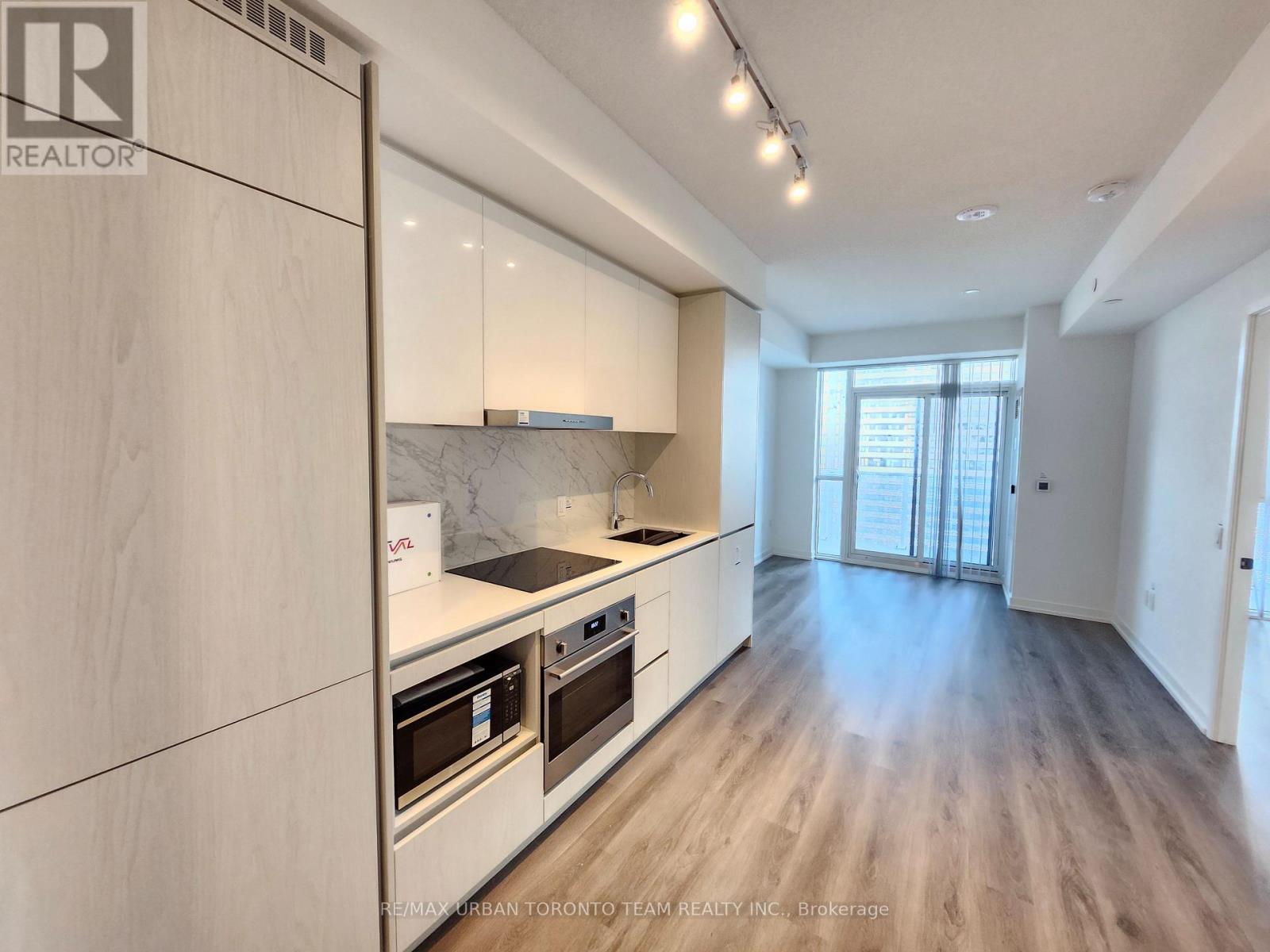 2202 - 28 Interchange Way, Vaughan, Ontario L4K 0P8 - Photo 2 - N13794276