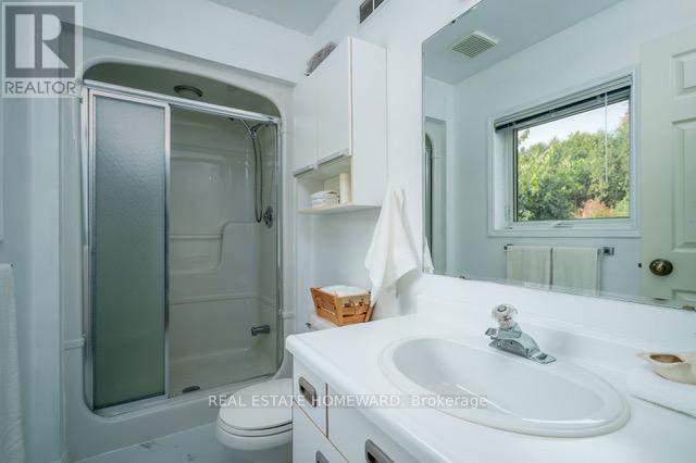 Main - 145 Carlson Drive, Newmarket (Gorham-College Manor), Ontario  L3Y 3H1 - Photo 12 - N13794278