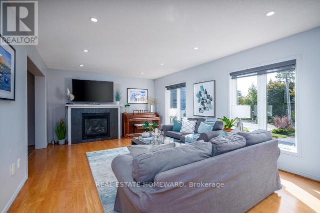 Main - 145 Carlson Drive, Newmarket (Gorham-College Manor), Ontario  L3Y 3H1 - Photo 5 - N13794278