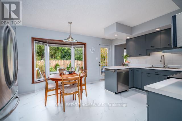 Main - 145 Carlson Drive, Newmarket (Gorham-College Manor), Ontario  L3Y 3H1 - Photo 7 - N13794278
