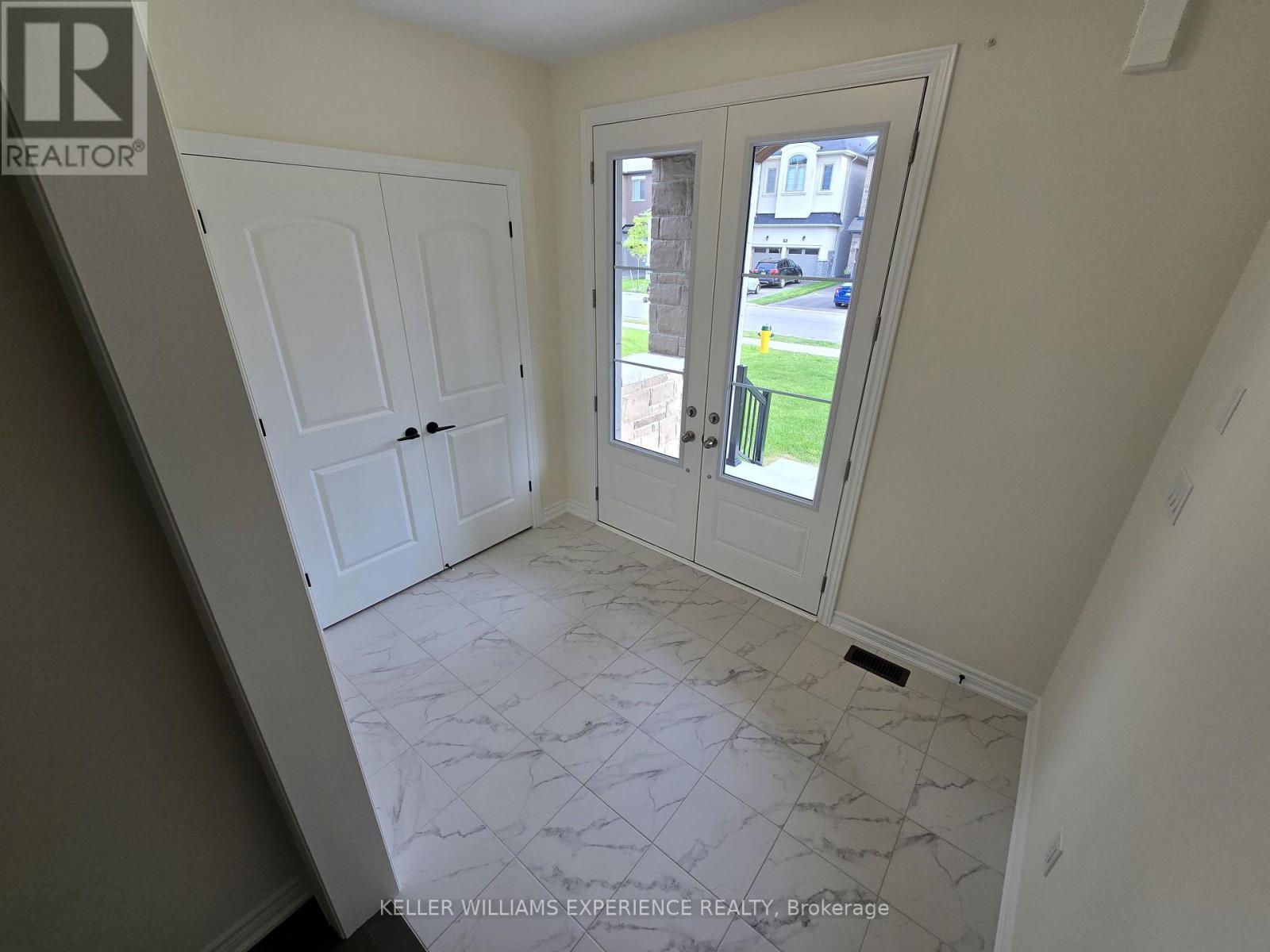 56 Lazarette Lane, East Gwillimbury, Ontario  L9N 0V6 - Photo 2 - N13794304