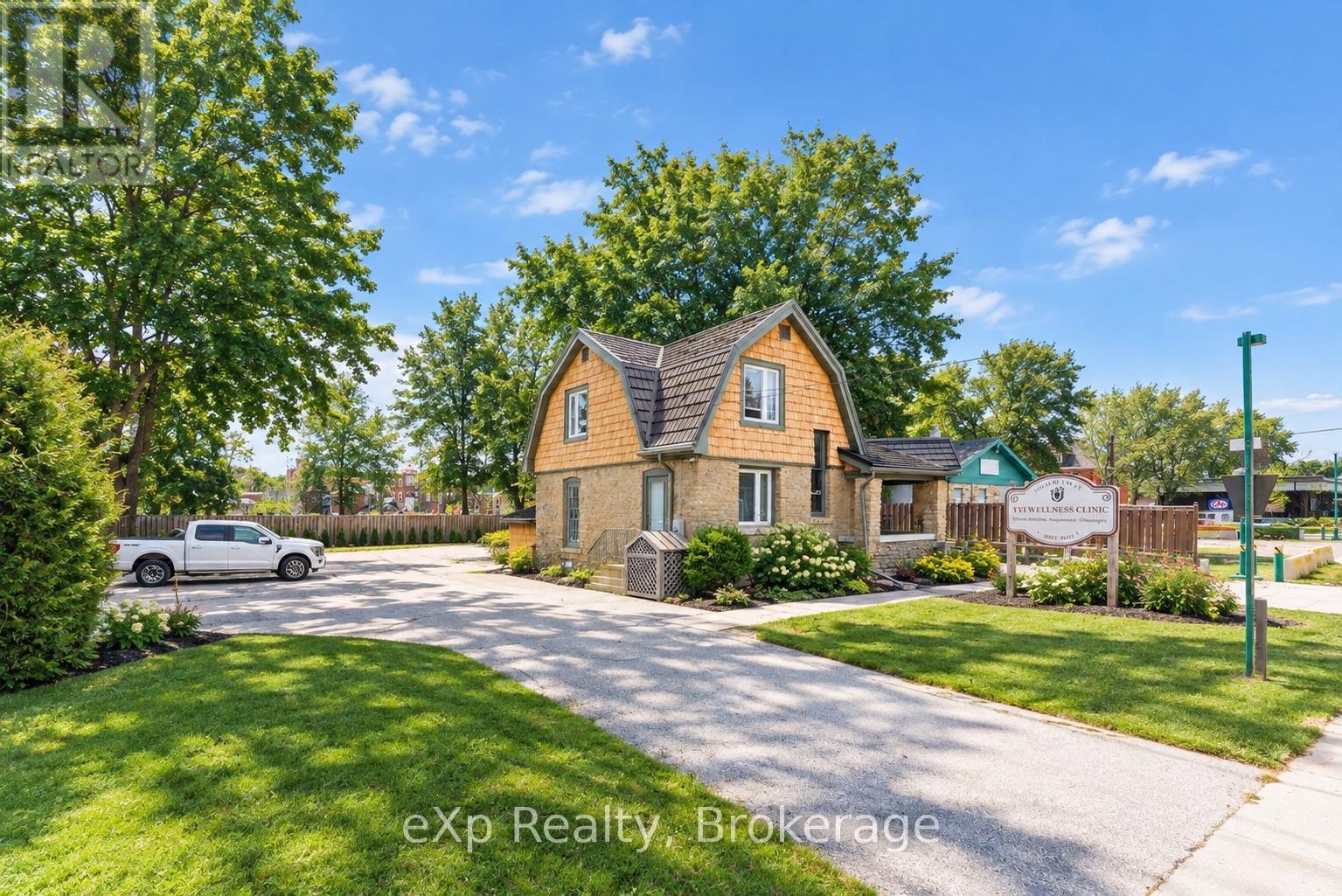 1025 2nd Avenue W, Owen Sound, Ontario  N4K 4N1 - Photo 2 - X13794310
