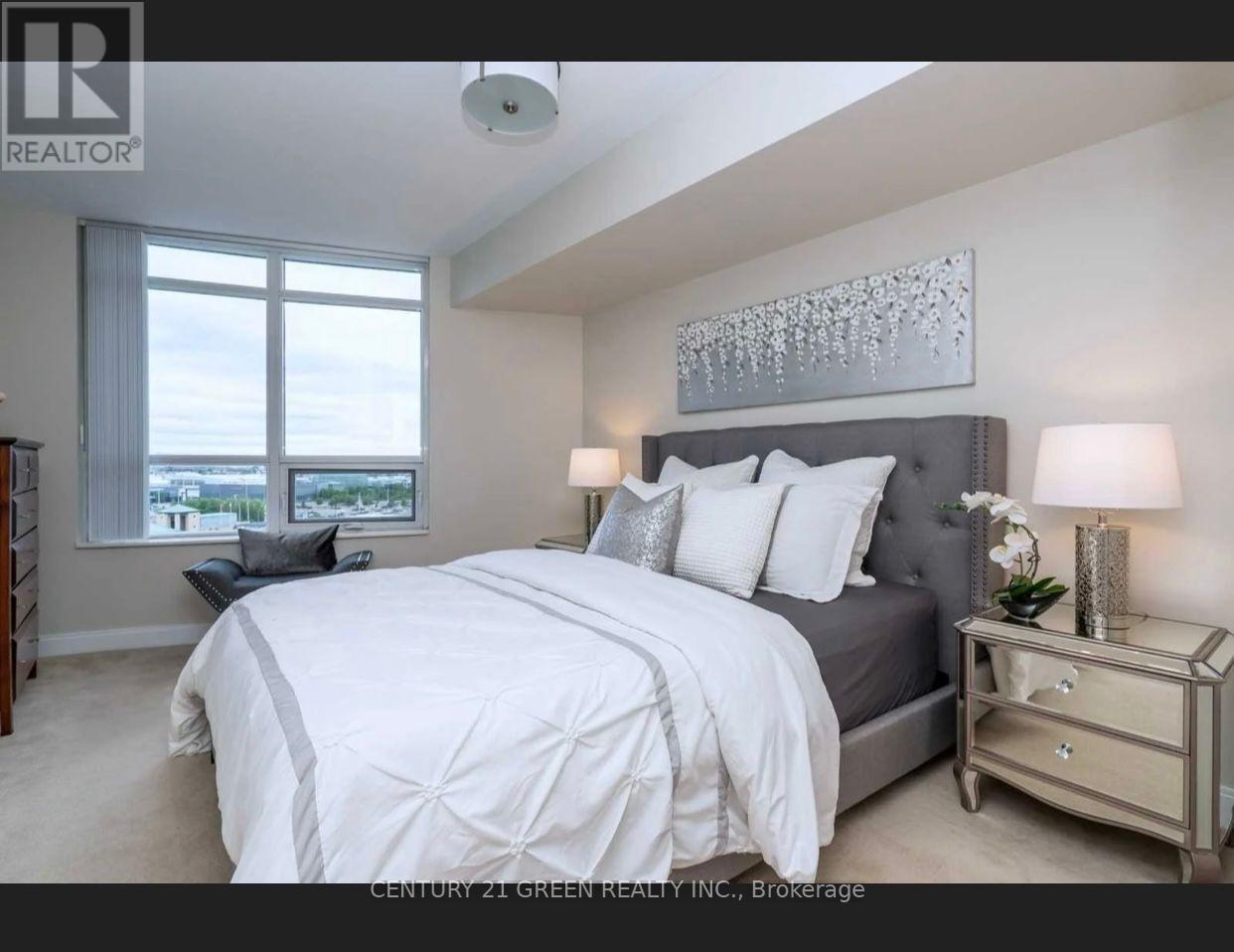 1006 - 330 Burnhamthorpe Road W, Mississauga, Ontario  L5B 0E1 - Photo 3 - W13794280