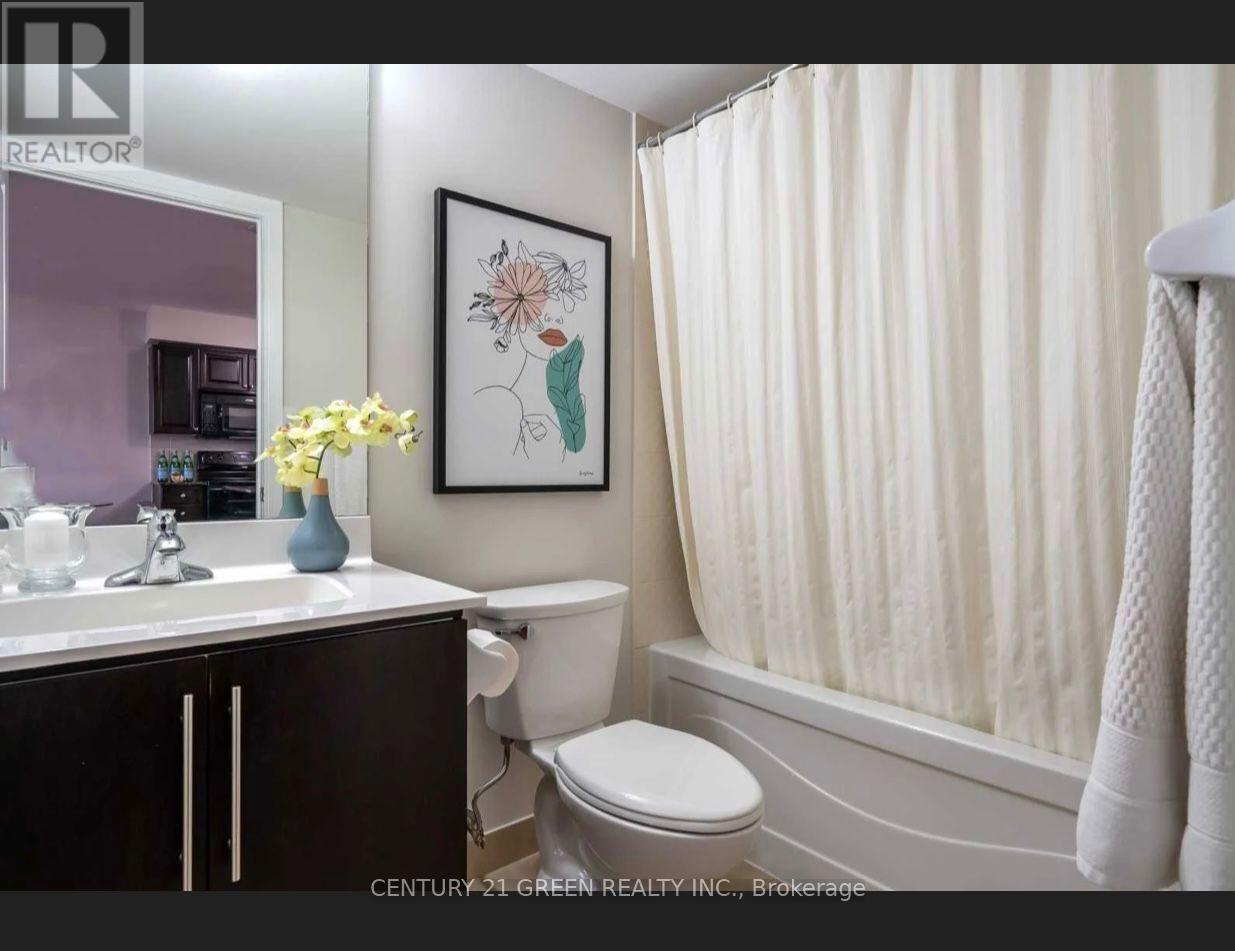 1006 - 330 Burnhamthorpe Road W, Mississauga, Ontario  L5B 0E1 - Photo 4 - W13794280