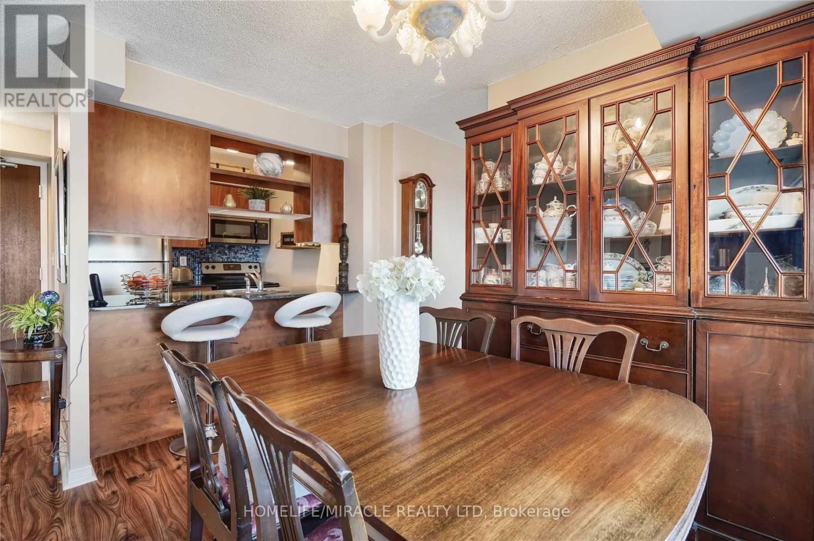 2201 - 215 Queen Street E, Brampton, Ontario  L6W 0A9 - Photo 10 - W13794284