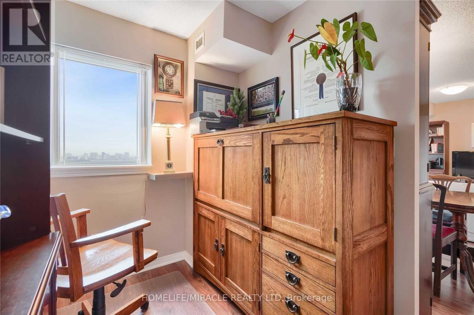 2201 - 215 Queen Street E, Brampton, Ontario  L6W 0A9 - Photo 12 - W13794284