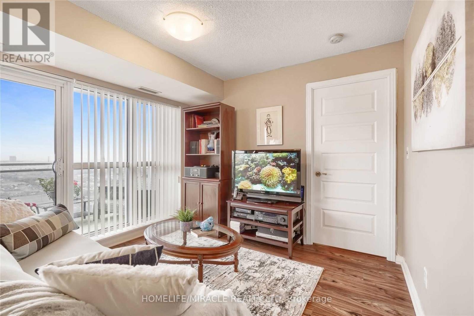 2201 - 215 Queen Street E, Brampton, Ontario  L6W 0A9 - Photo 5 - W13794284