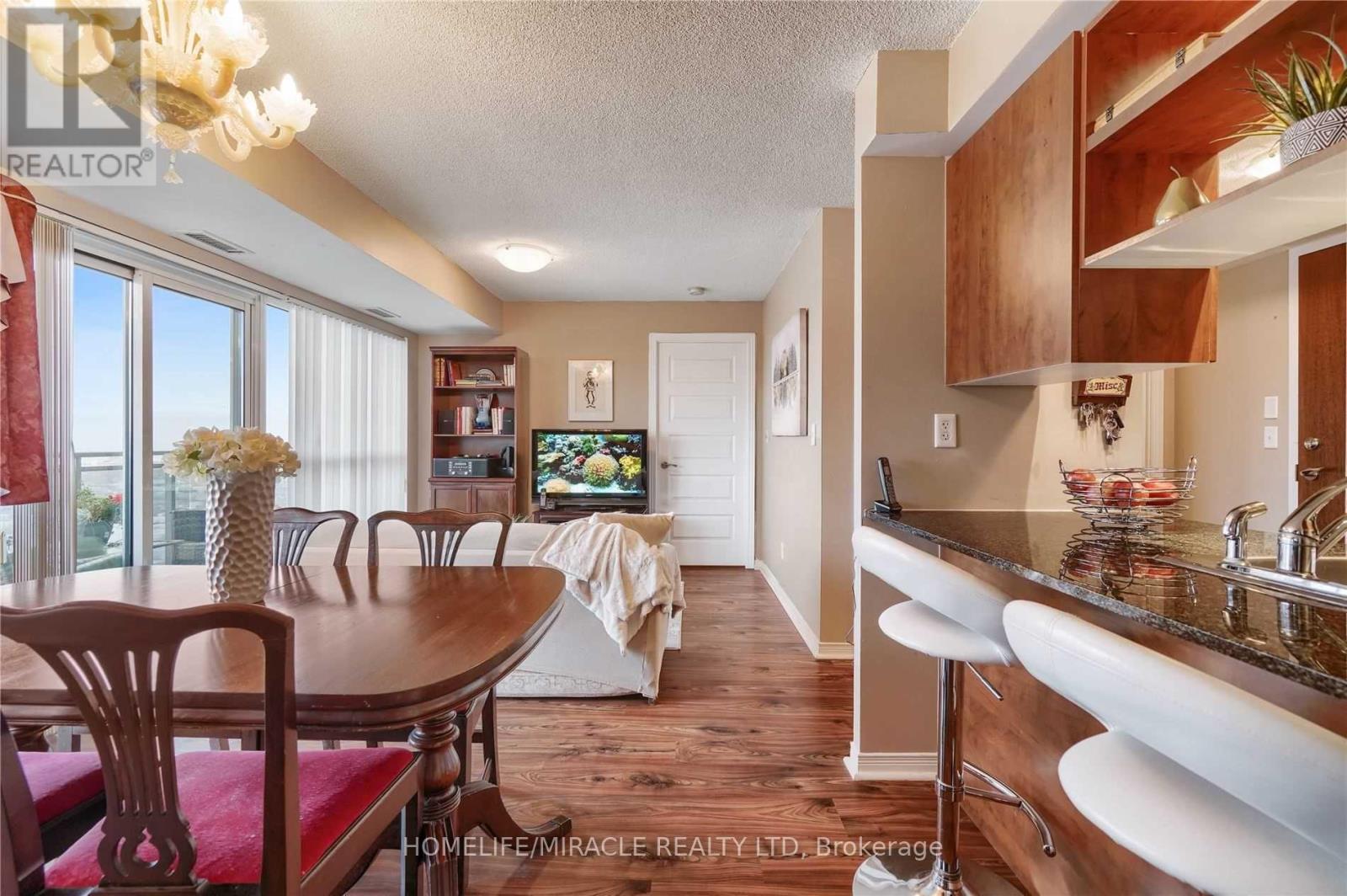 2201 - 215 Queen Street E, Brampton, Ontario  L6W 0A9 - Photo 9 - W13794284