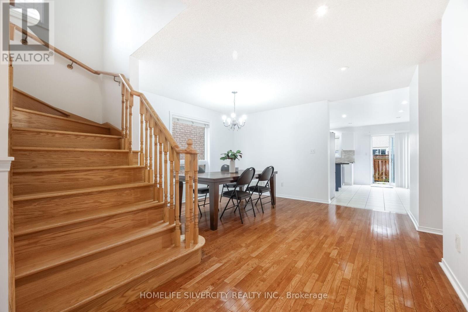 29 Beachpoint Boulevard, Brampton, Ontario  L7A 2T7 - Photo 11 - W13794296