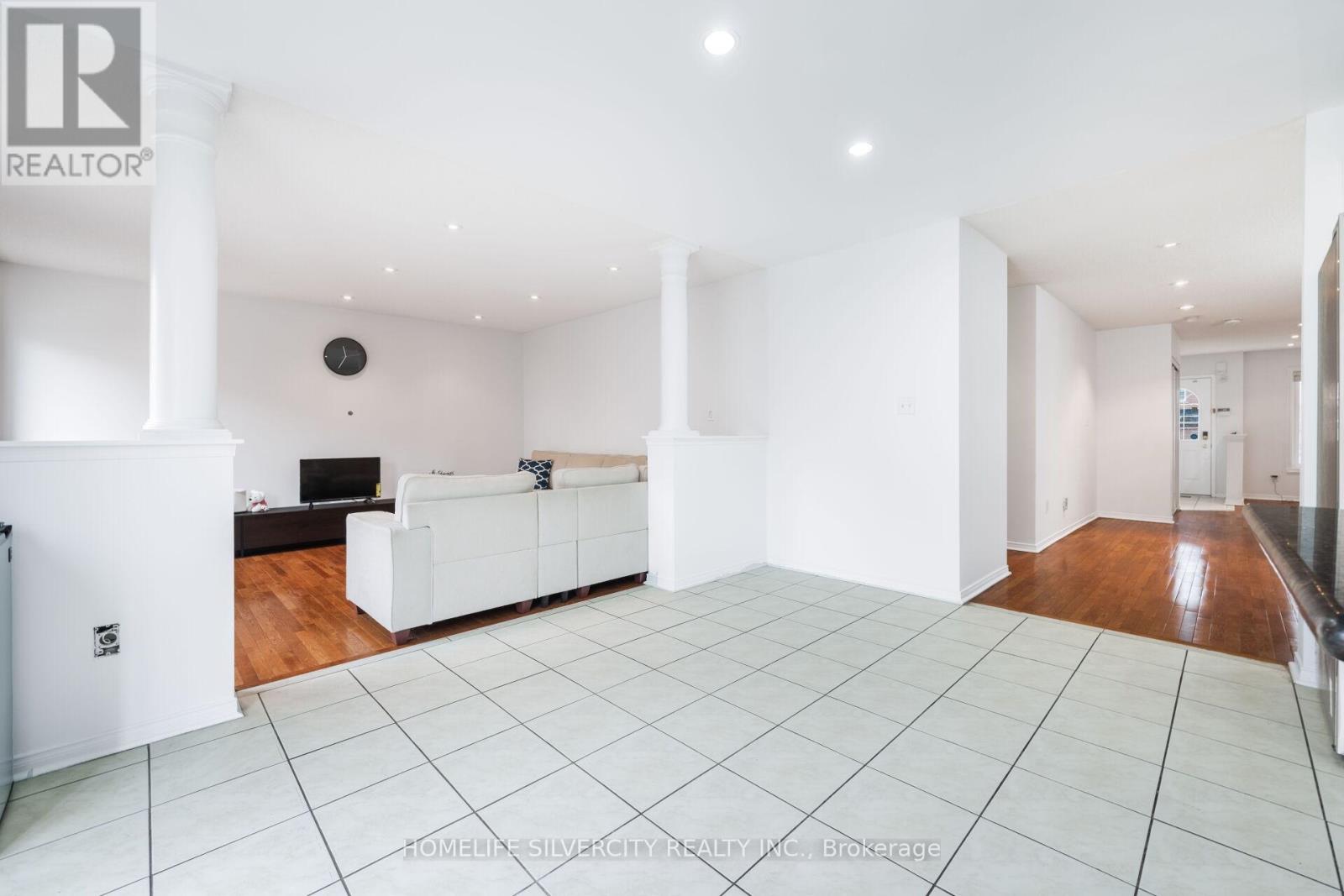 29 Beachpoint Boulevard, Brampton, Ontario  L7A 2T7 - Photo 16 - W13794296