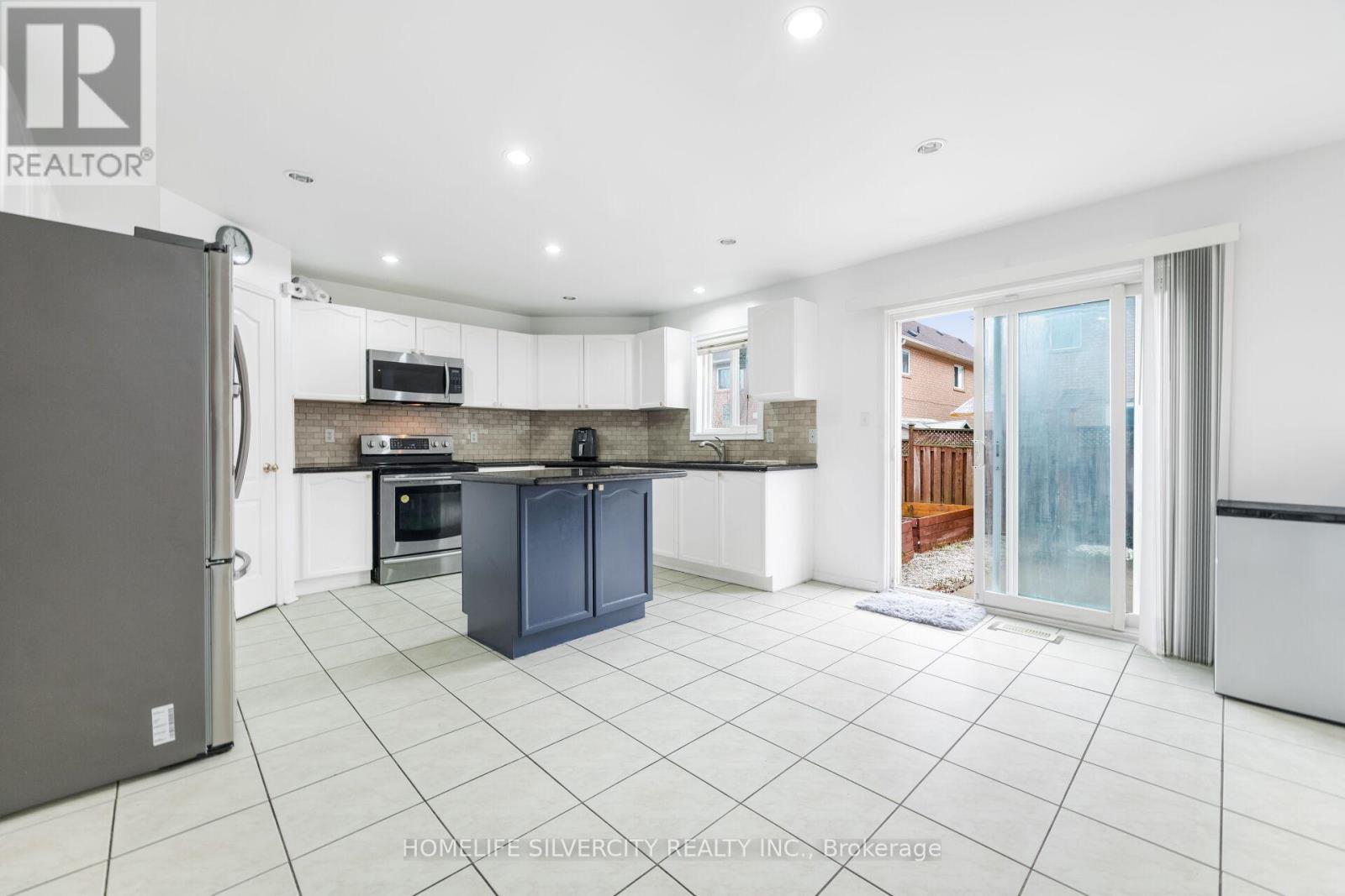 29 Beachpoint Boulevard, Brampton, Ontario  L7A 2T7 - Photo 20 - W13794296