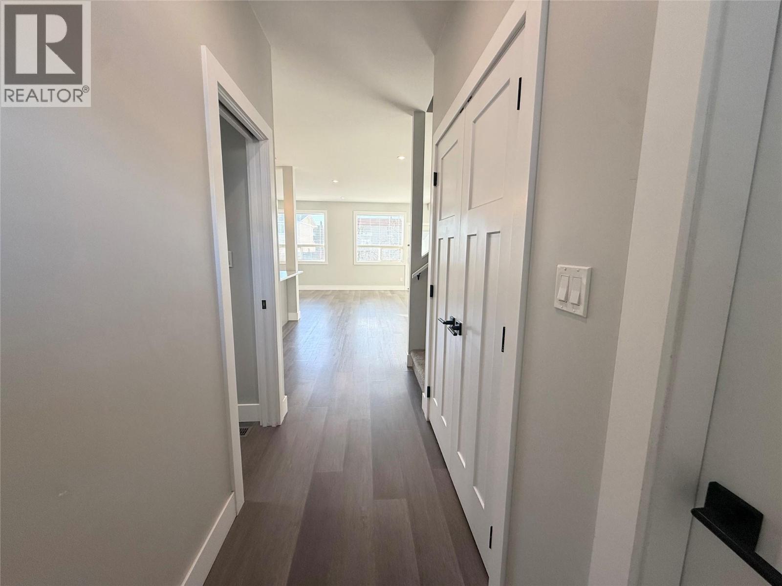 1611 Phillips Street, Merritt, British Columbia  V1K 0B8 - Photo 2 - 10373849