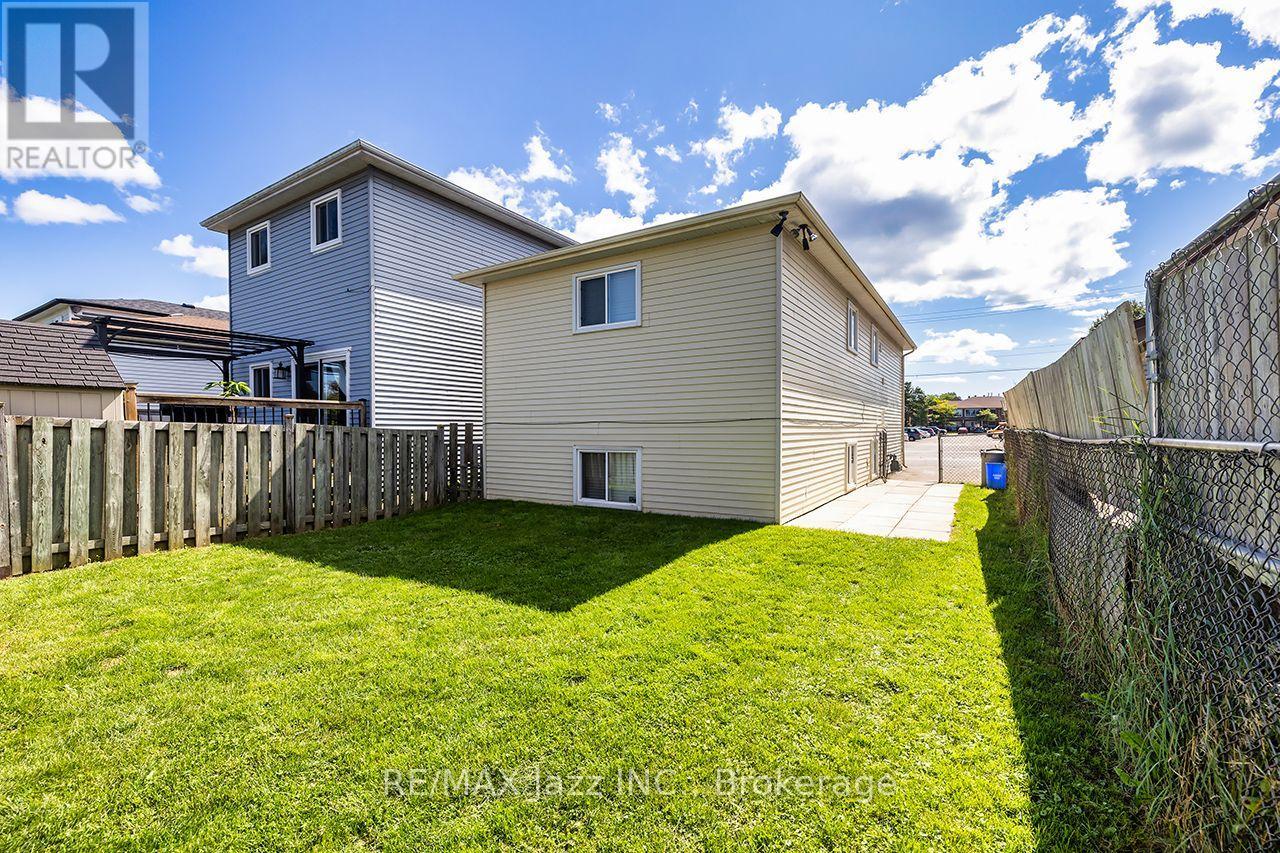 260 Lakeview Park Avenue, Oshawa, Ontario  L1J 7M5 - Photo 12 - E13794126