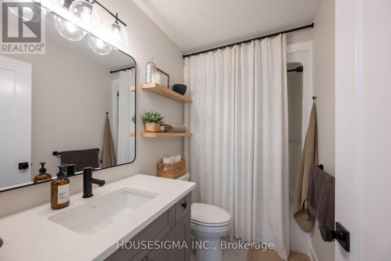 48 Postma Crescent, North Middlesex (Ailsa Craig), Ontario  N0M 1A0 - Photo 31 - X13794370