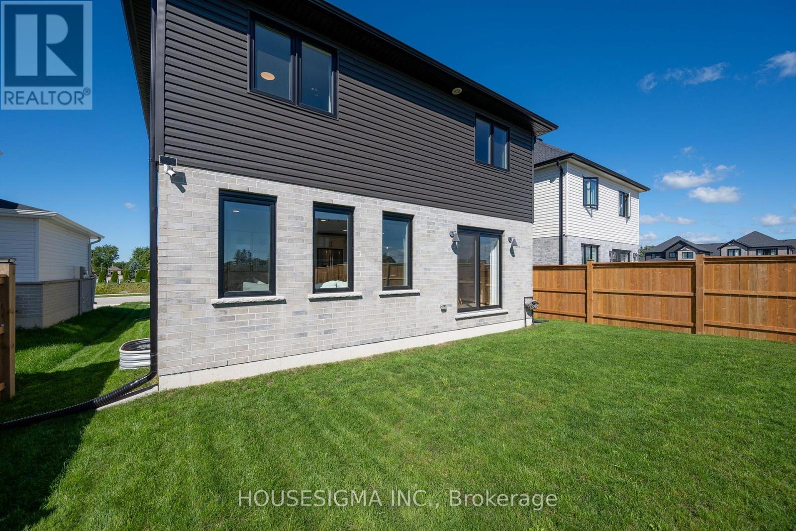 48 Postma Crescent, North Middlesex (Ailsa Craig), Ontario  N0M 1A0 - Photo 38 - X13794370