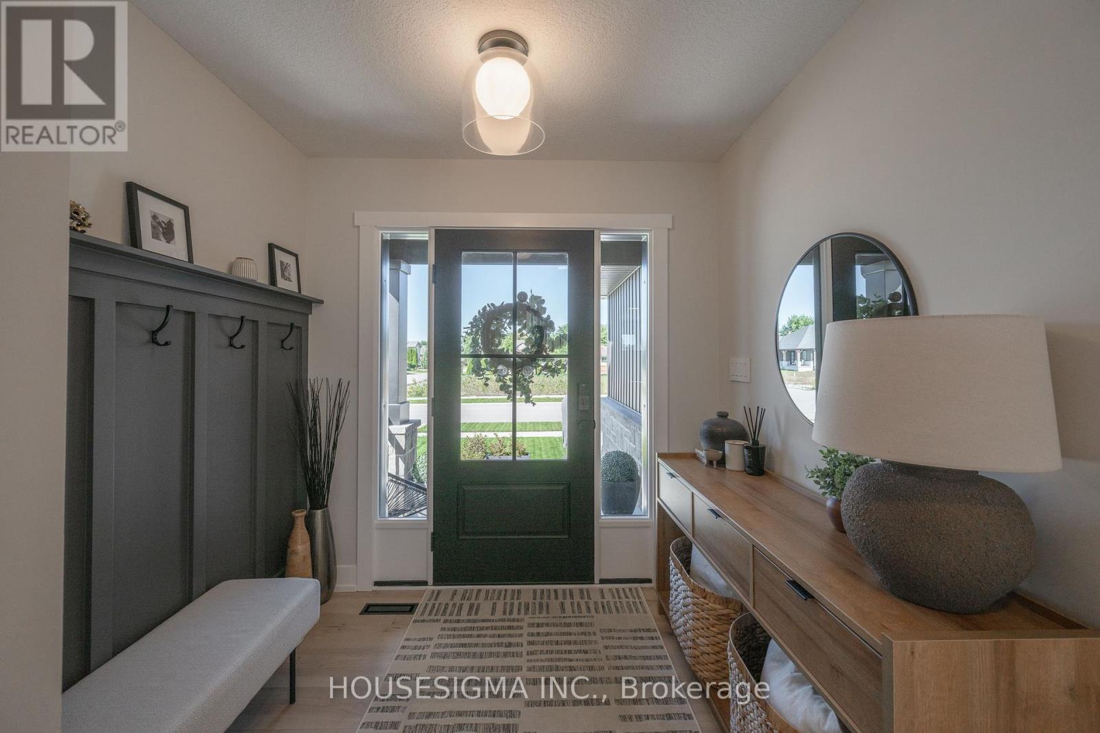 48 Postma Crescent, North Middlesex (Ailsa Craig), Ontario  N0M 1A0 - Photo 4 - X13794370
