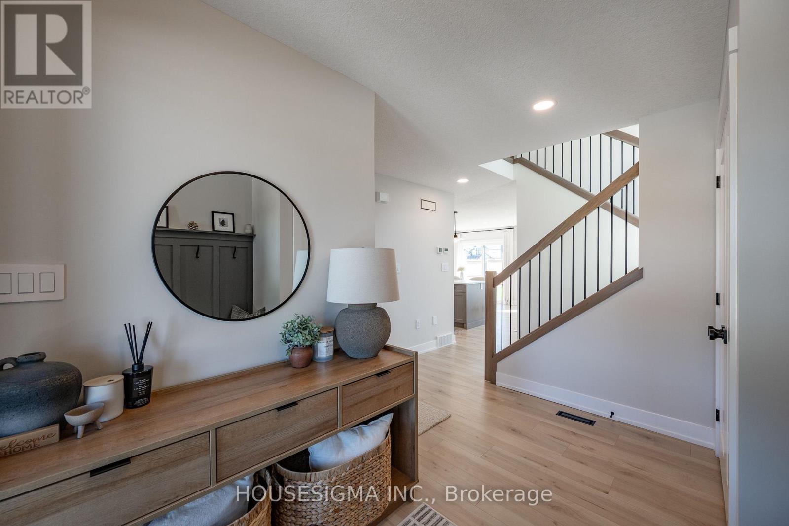 48 Postma Crescent, North Middlesex (Ailsa Craig), Ontario  N0M 1A0 - Photo 6 - X13794370