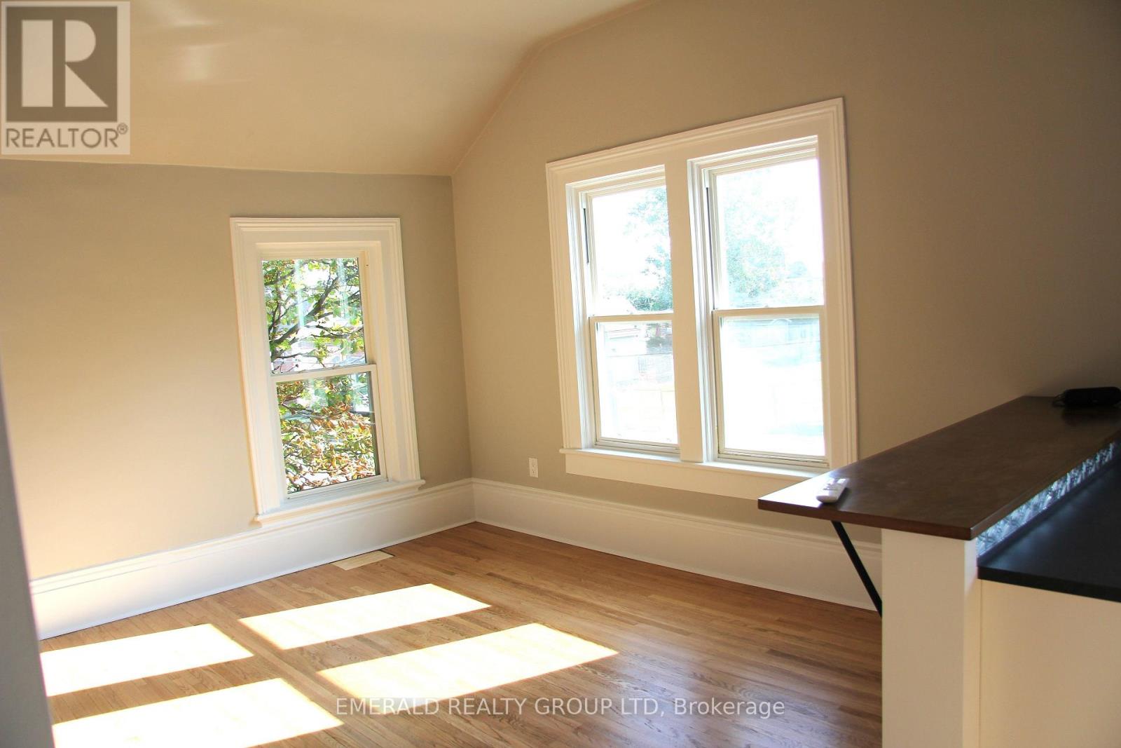 Upper - 7 Ormond Street S, Thorold, Ontario  L2V 1Y2 - Photo 10 - X13794346