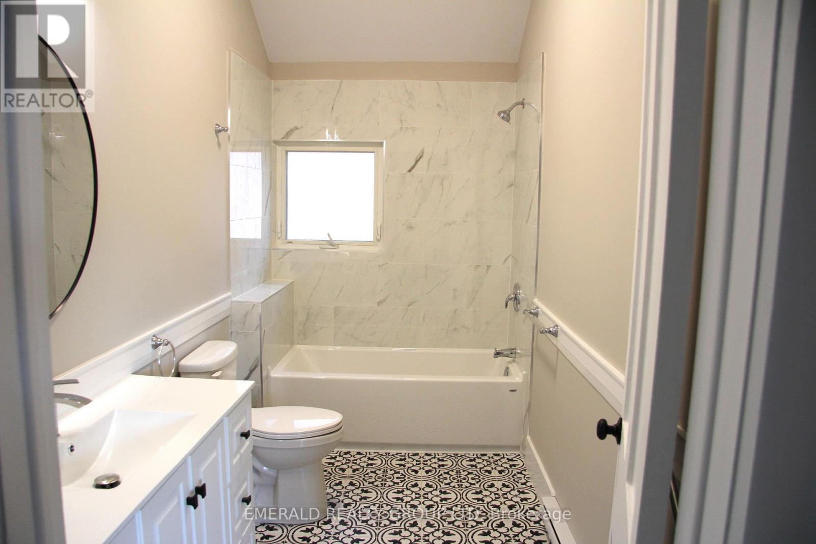 Upper - 7 Ormond Street S, Thorold, Ontario  L2V 1Y2 - Photo 7 - X13794346