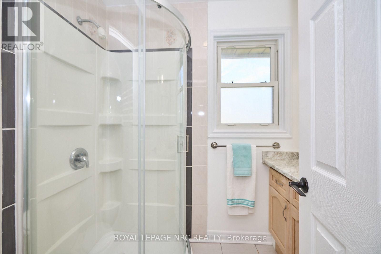 36 Valerie Drive, St. Catharines, Ontario L2T 3G5 - Photo 10 - X13794358