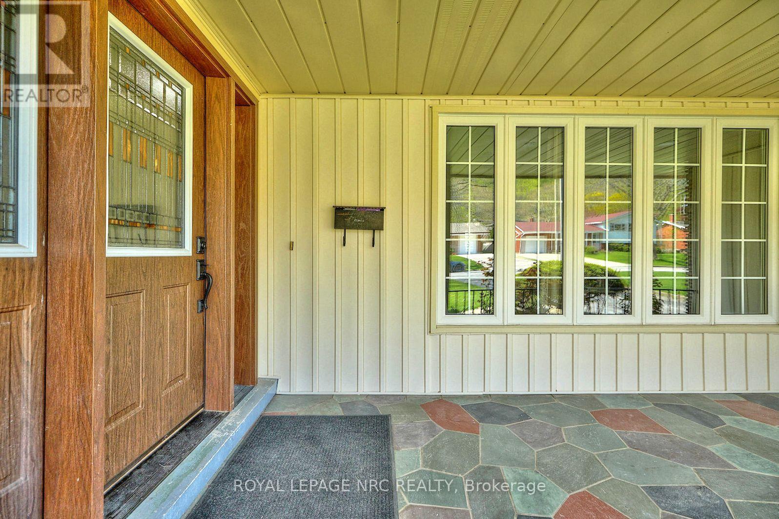 36 Valerie Drive, St. Catharines, Ontario L2T 3G5 - Photo 4 - X13794358