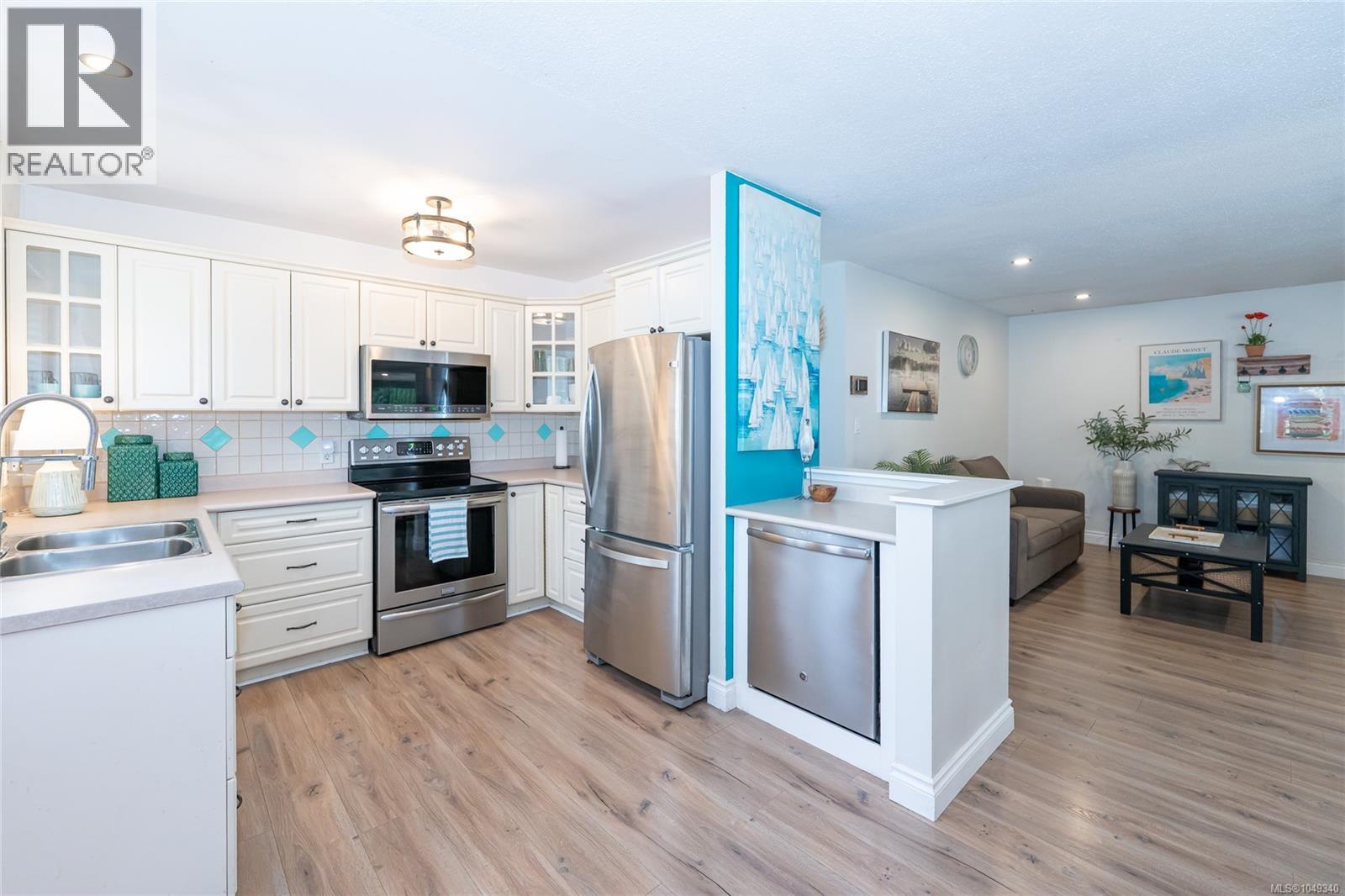 Open concept kitchen/dining/living