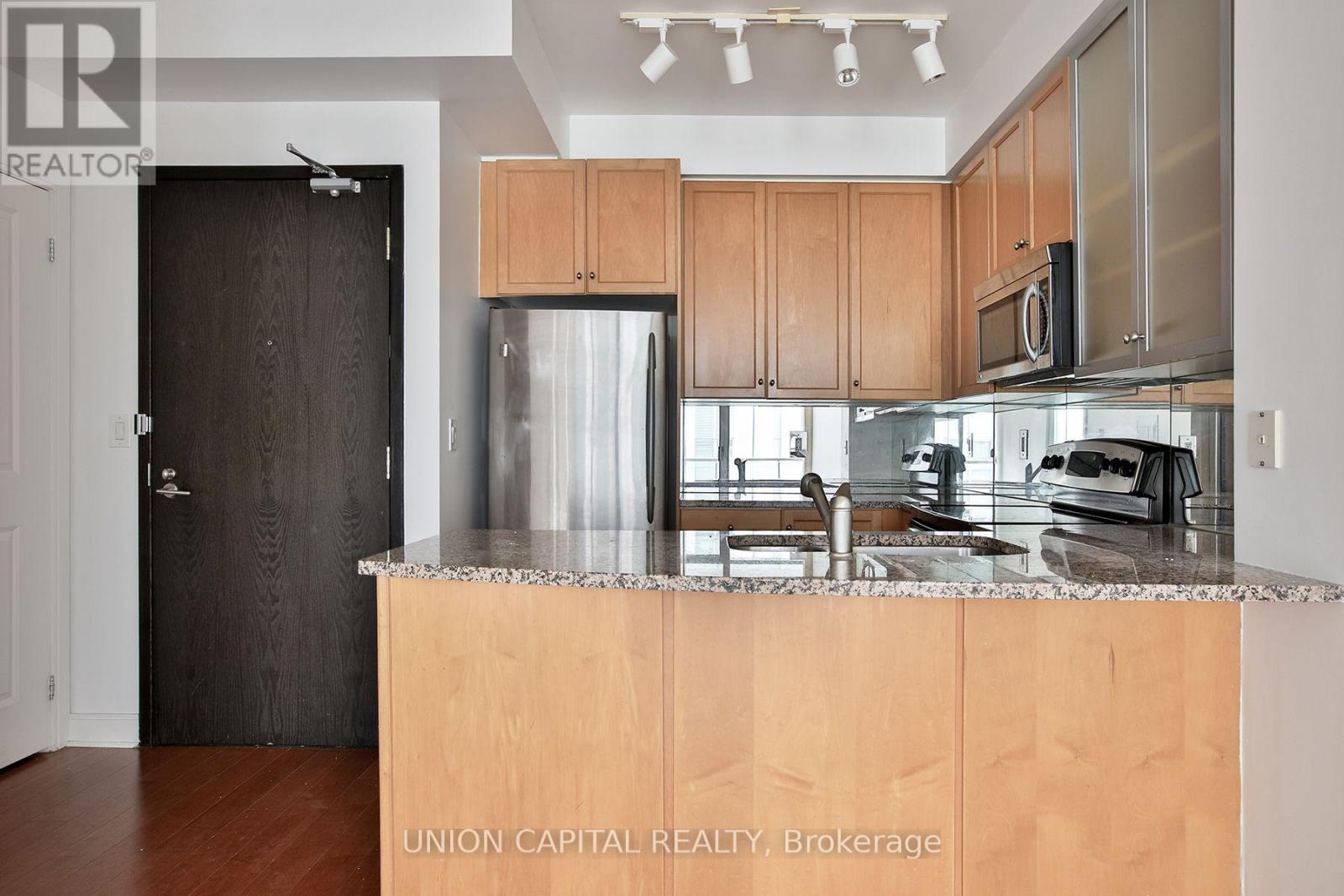 1004 - 18 Yorkville Avenue, Toronto, Ontario  M4W 3Y8 - Photo 3 - C13794364