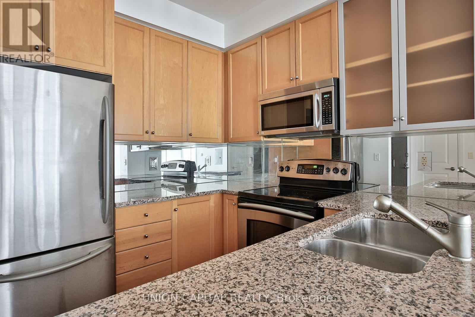 1004 - 18 Yorkville Avenue, Toronto, Ontario  M4W 3Y8 - Photo 4 - C13794364