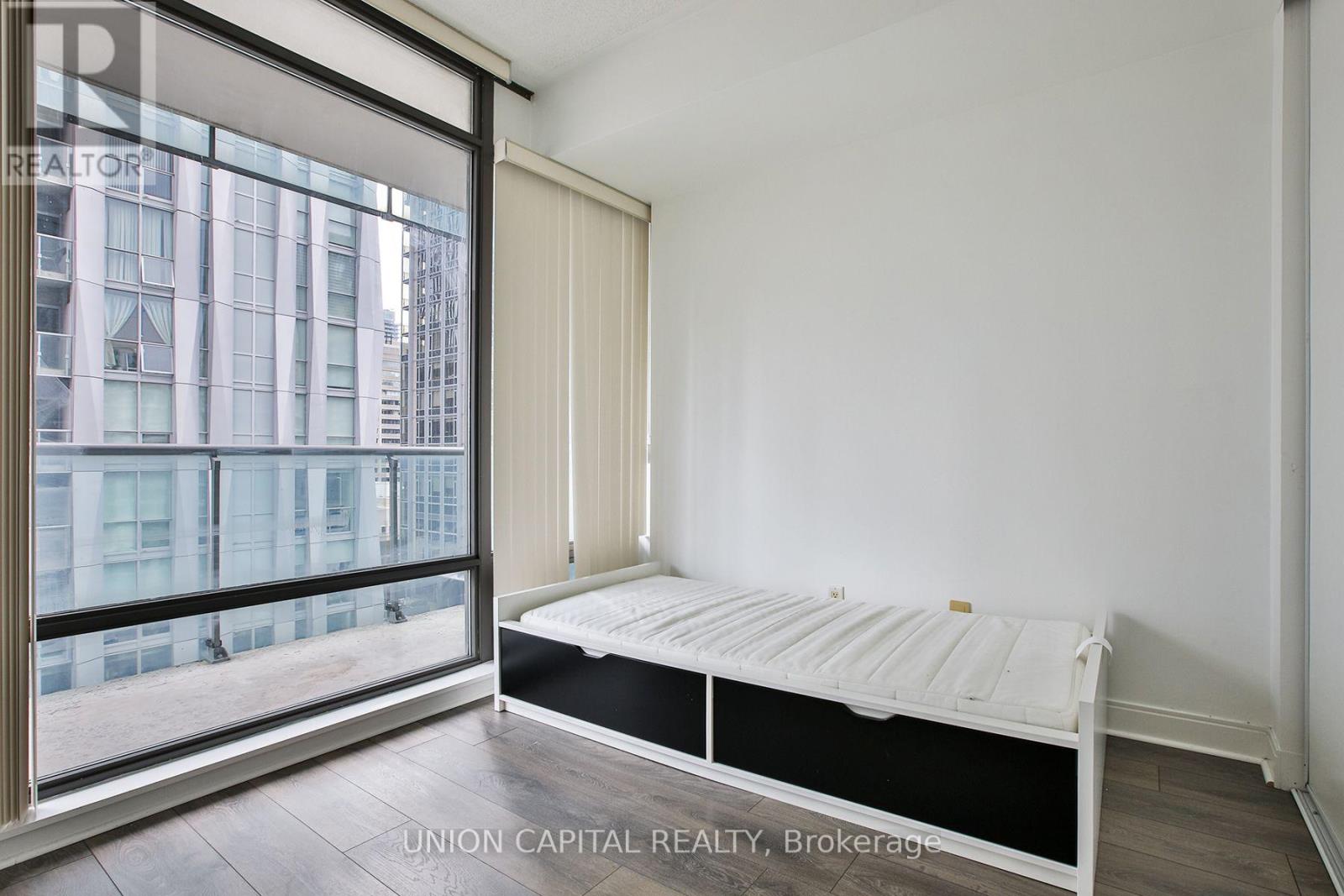 1004 - 18 Yorkville Avenue, Toronto, Ontario  M4W 3Y8 - Photo 9 - C13794364