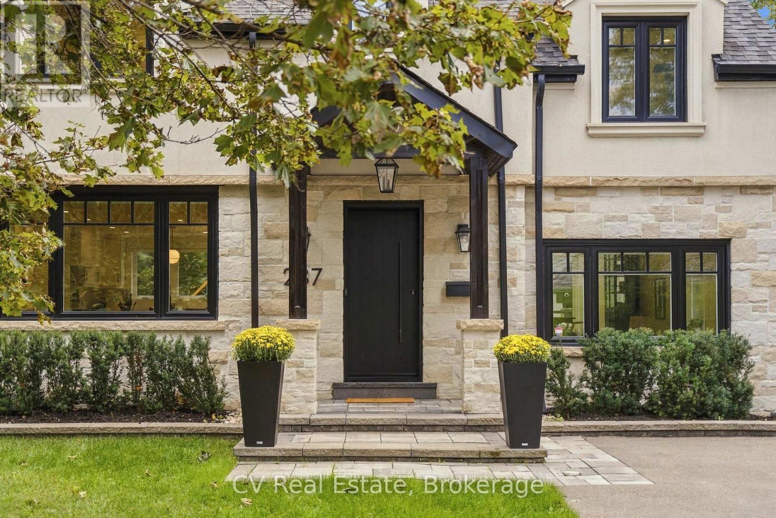 287 Yonge Boulevard, Toronto, Ontario  M5M 3J1 - Photo 2 - C13794376