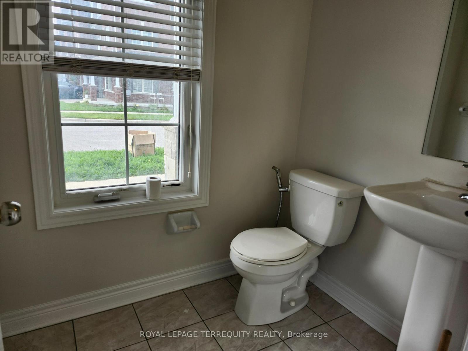 2651 Canadian Street, Pickering, Ontario  L1X 0C9 - Photo 14 - E13686836