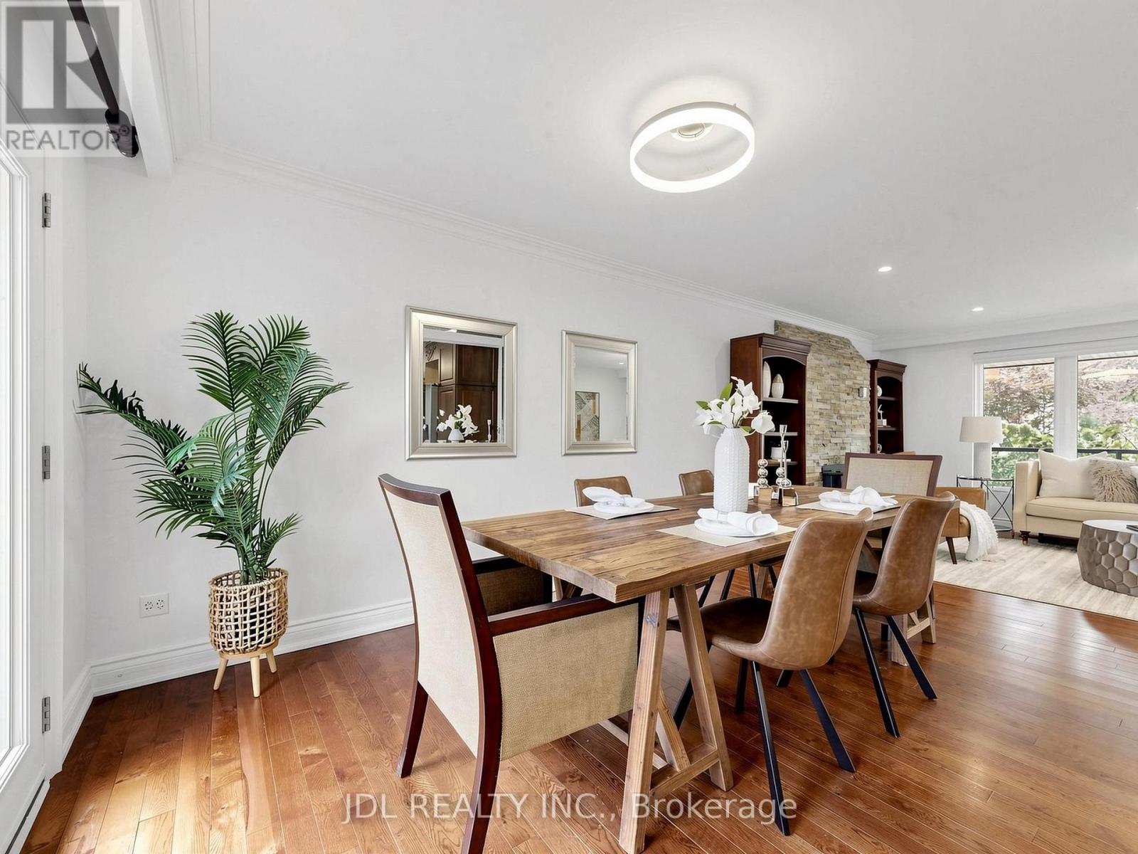 32 Ashmount Crescent, Toronto, Ontario  M9R 1C7 - Photo 12 - W13788960