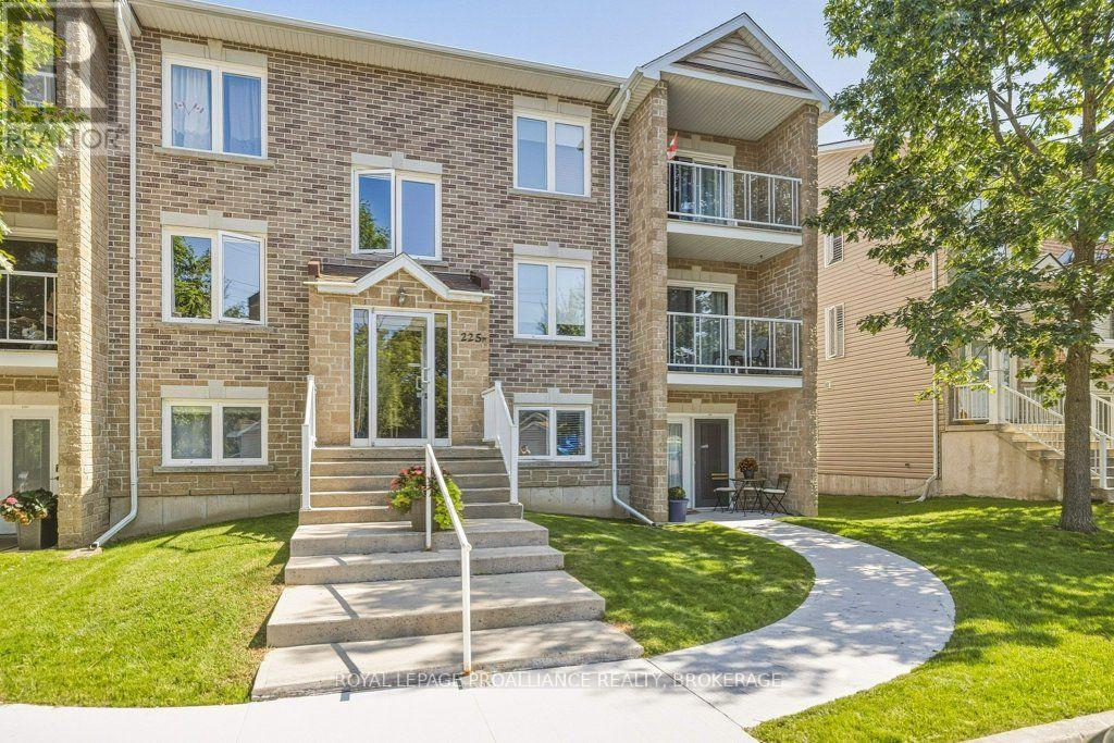 2104 - 225 Oak Street, Gananoque, Ontario K7G 2R5 - Photo 2 - X13793746