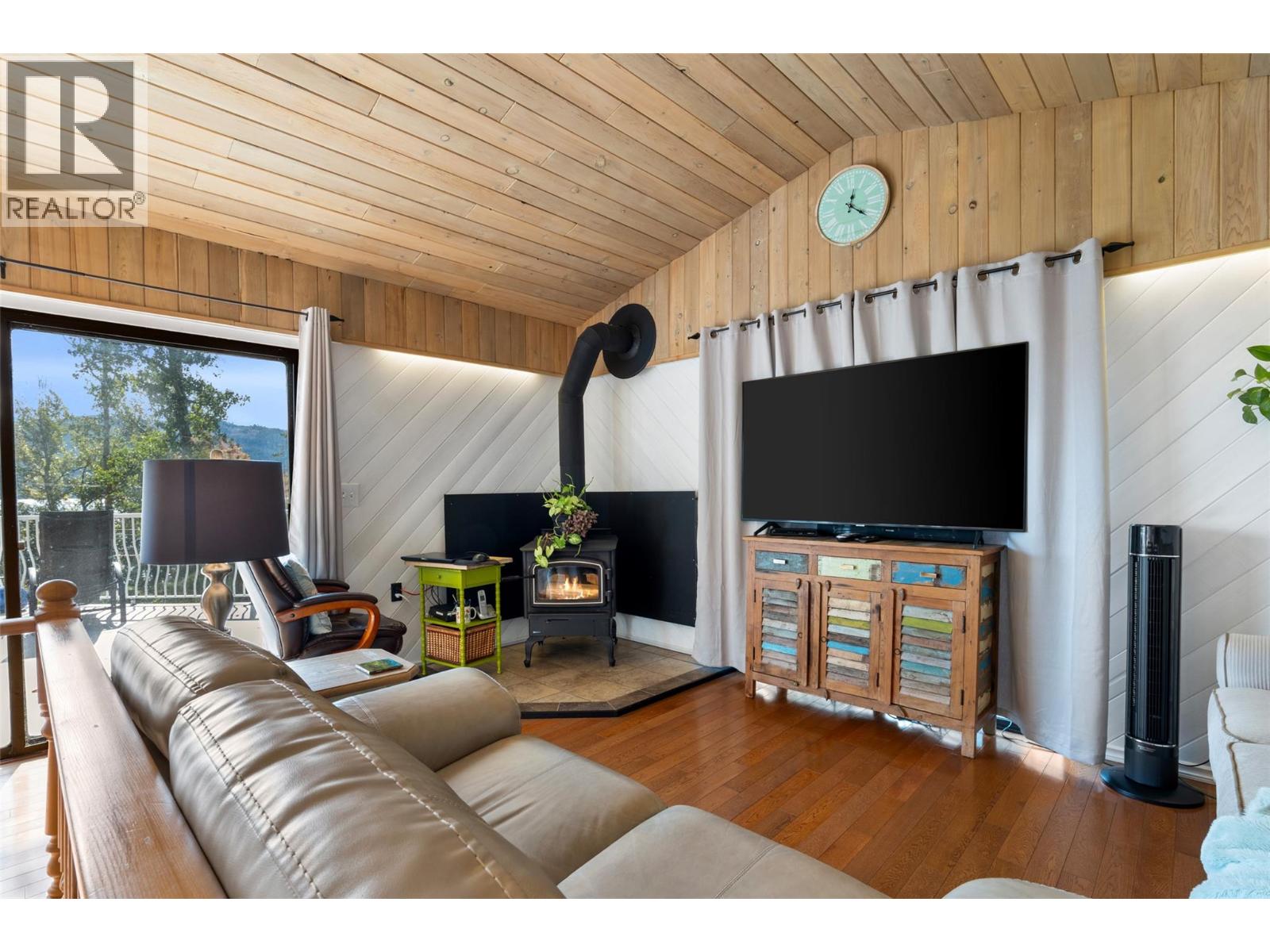 6473 Squilax Anglemont Road photo 9