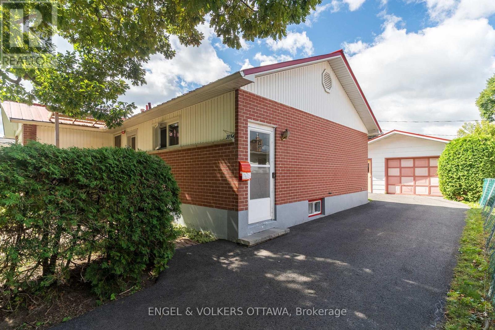 2034 Cornish Street, Ottawa, Ontario  K1G 2R8 - Photo 3 - X13794426